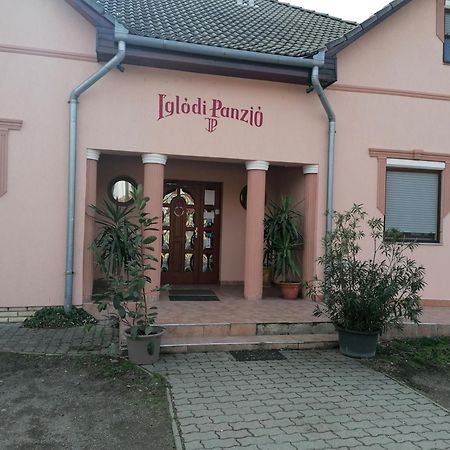 Hotel Iglódi Panzió Kunszentmárton Esterno foto