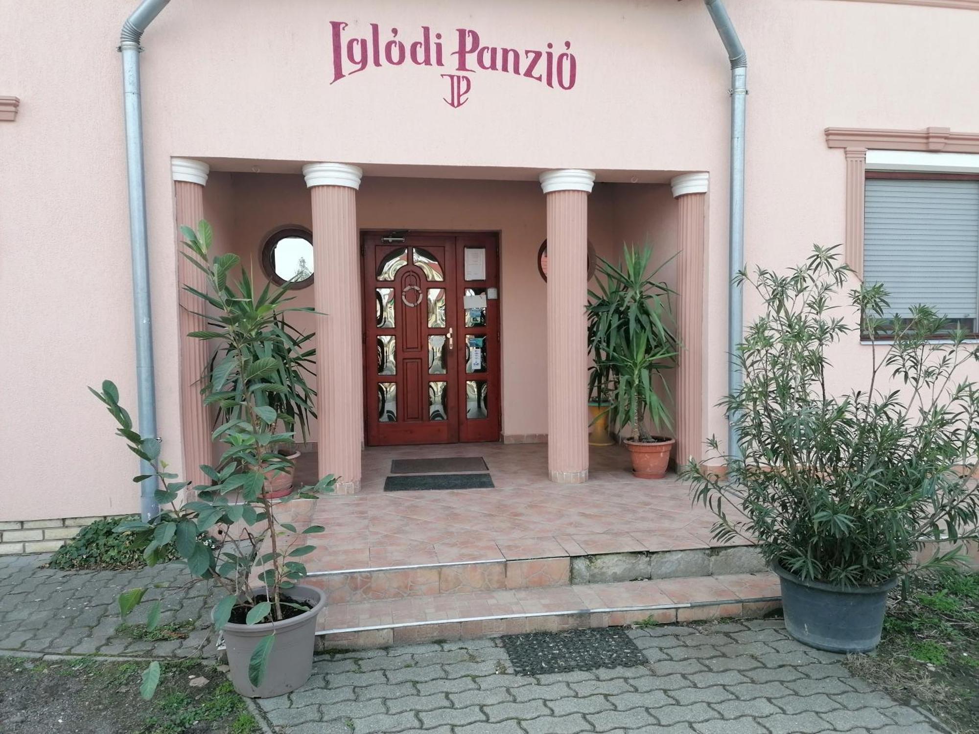 Hotel Iglódi Panzió Kunszentmárton Esterno foto