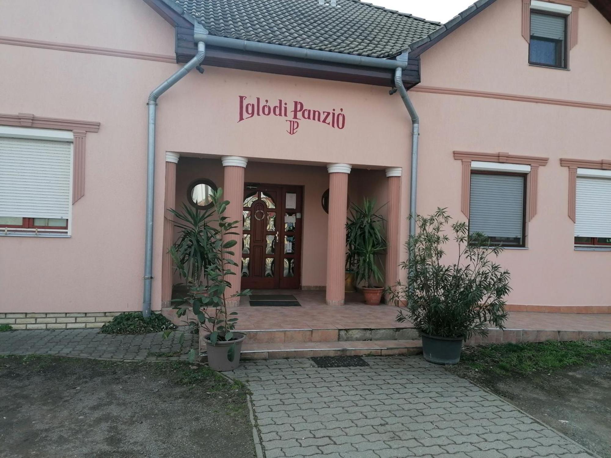 Hotel Iglódi Panzió Kunszentmárton Esterno foto