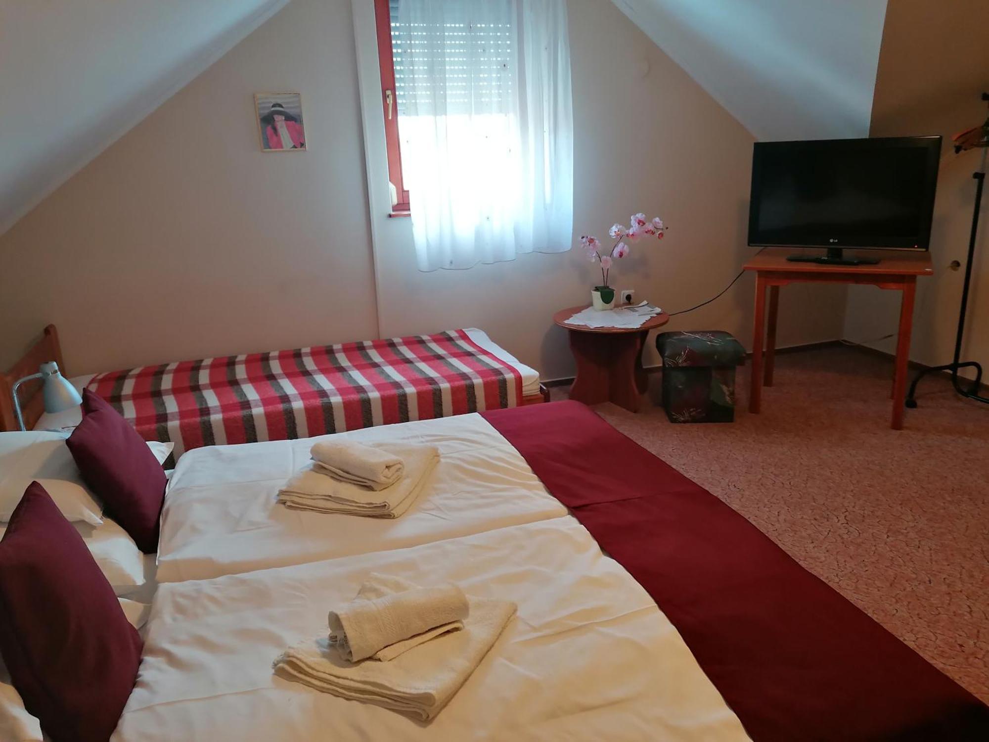 Hotel Iglódi Panzió Kunszentmárton Esterno foto