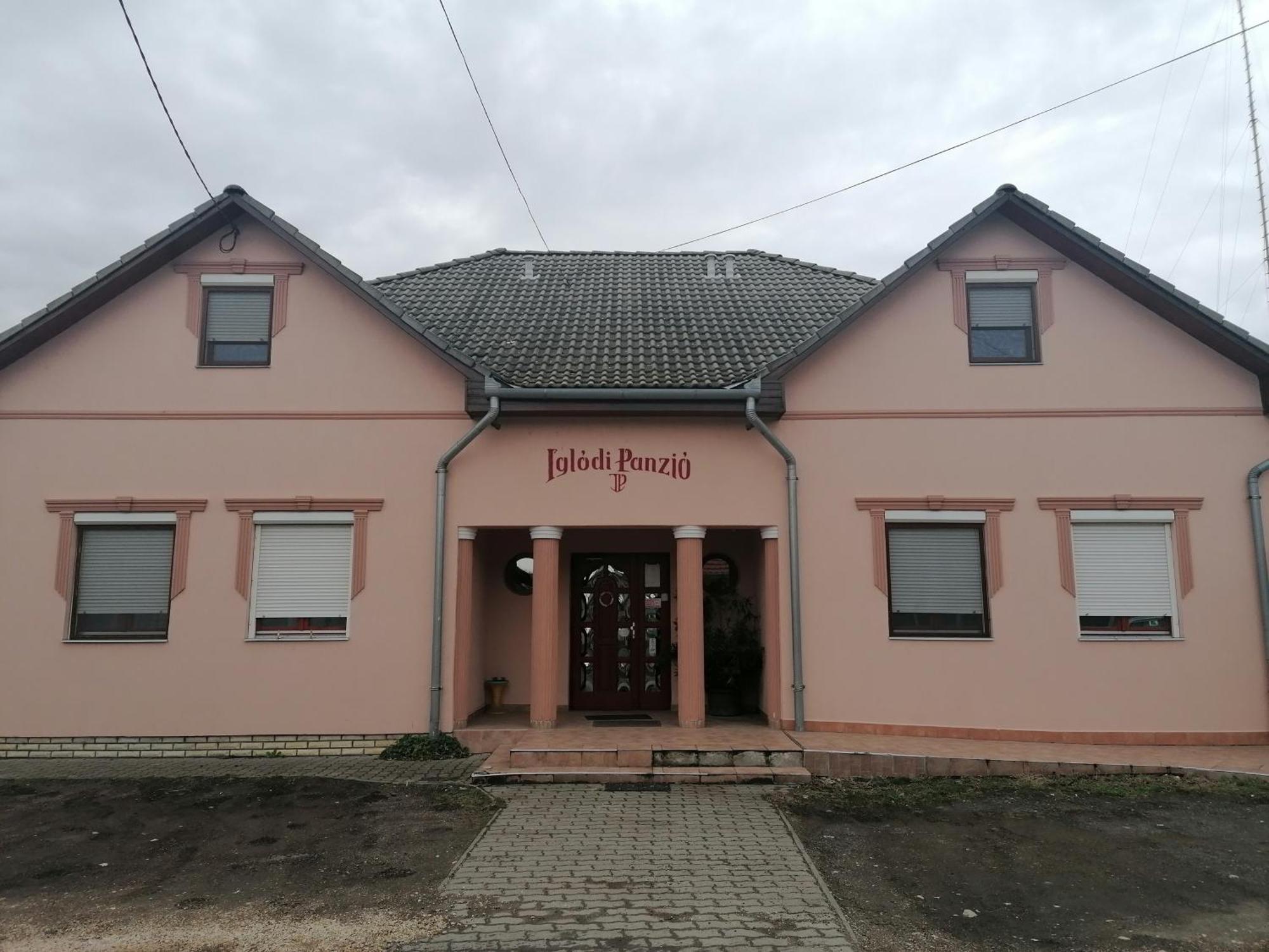 Hotel Iglódi Panzió Kunszentmárton Esterno foto