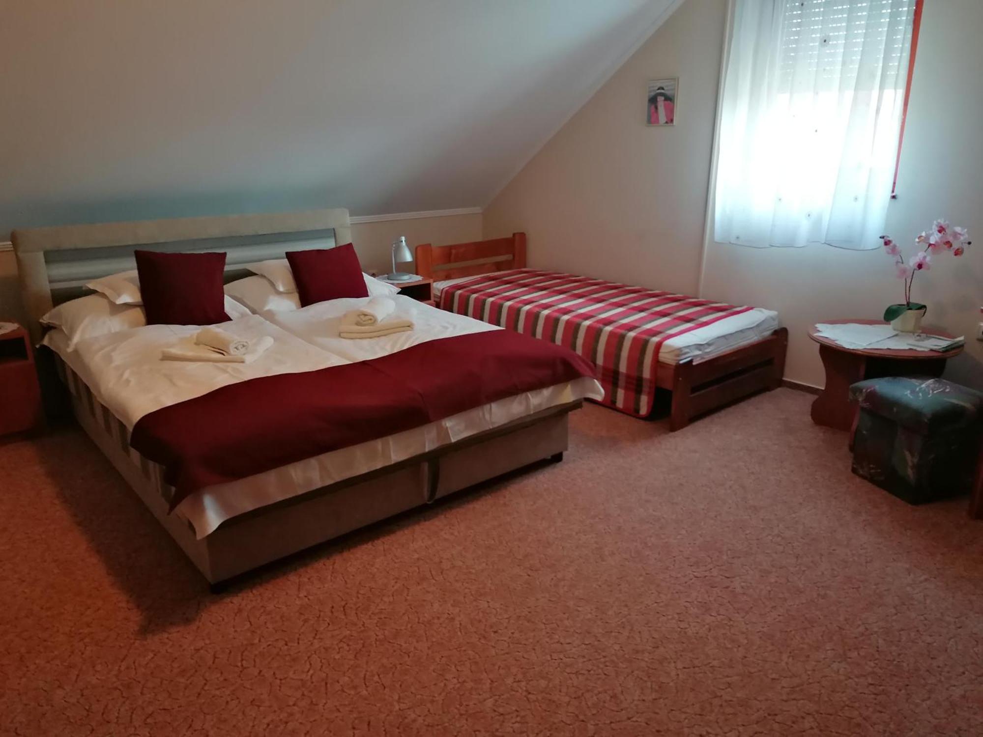 Hotel Iglódi Panzió Kunszentmárton Esterno foto