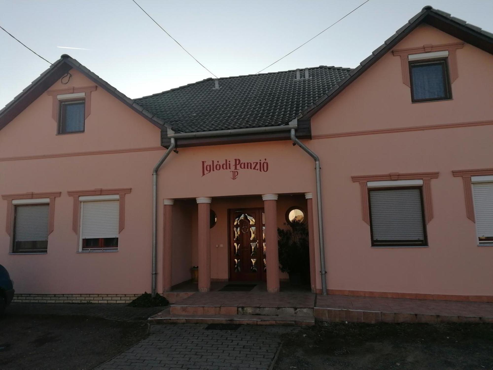Hotel Iglódi Panzió Kunszentmárton Esterno foto