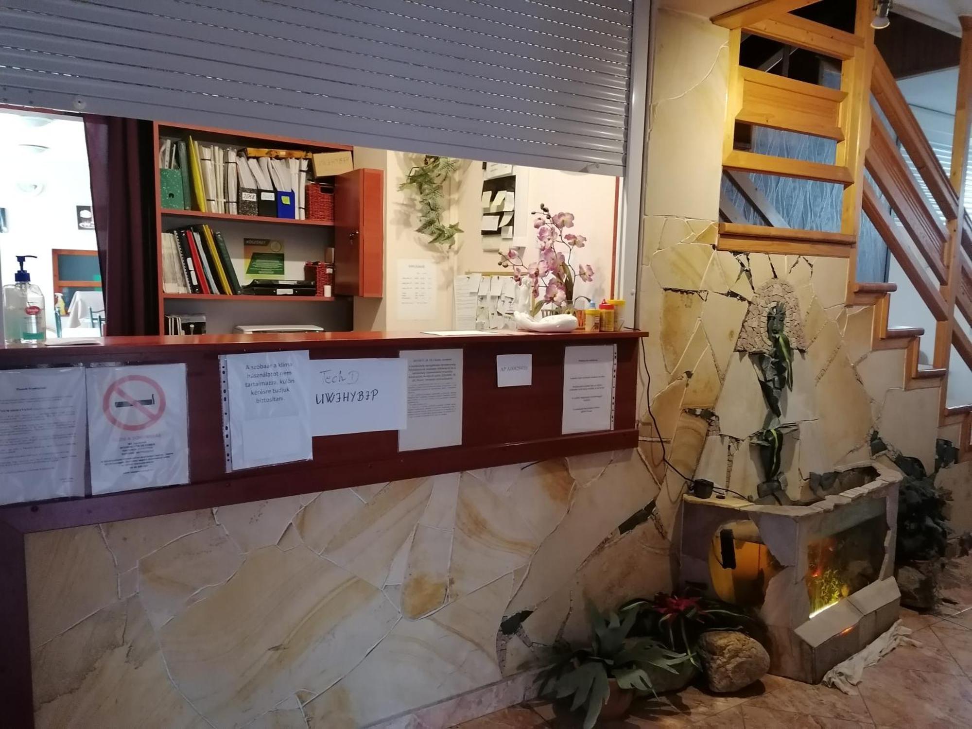 Hotel Iglódi Panzió Kunszentmárton Esterno foto